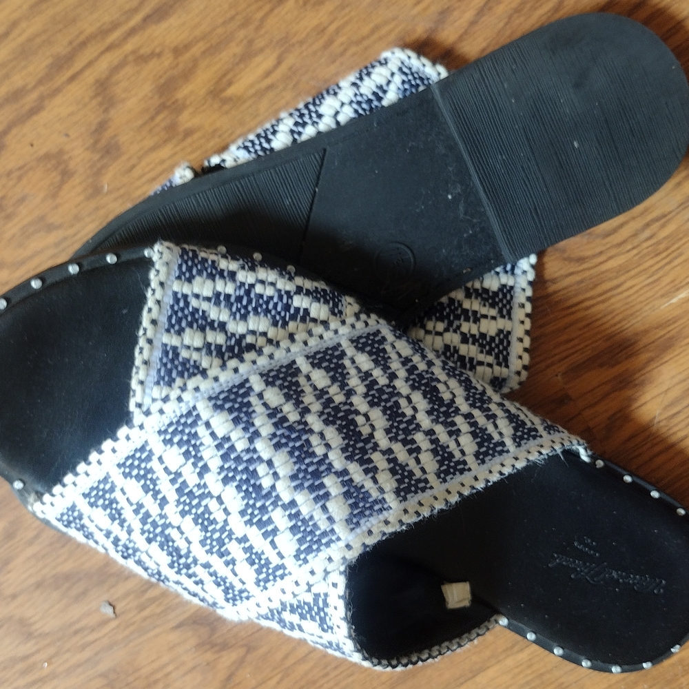 Universal Thread Black and White Woven Sandals